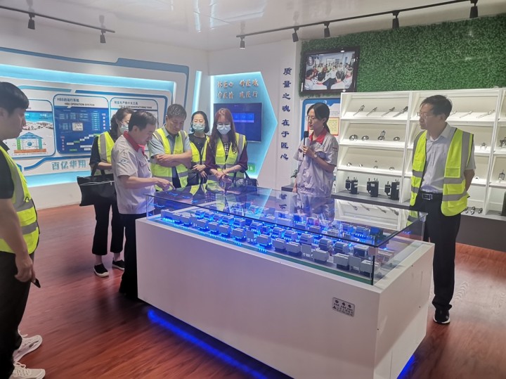 人社部人才流動畢業(yè)生就業(yè)服務局領(lǐng)導蒞臨我司調(diào)研