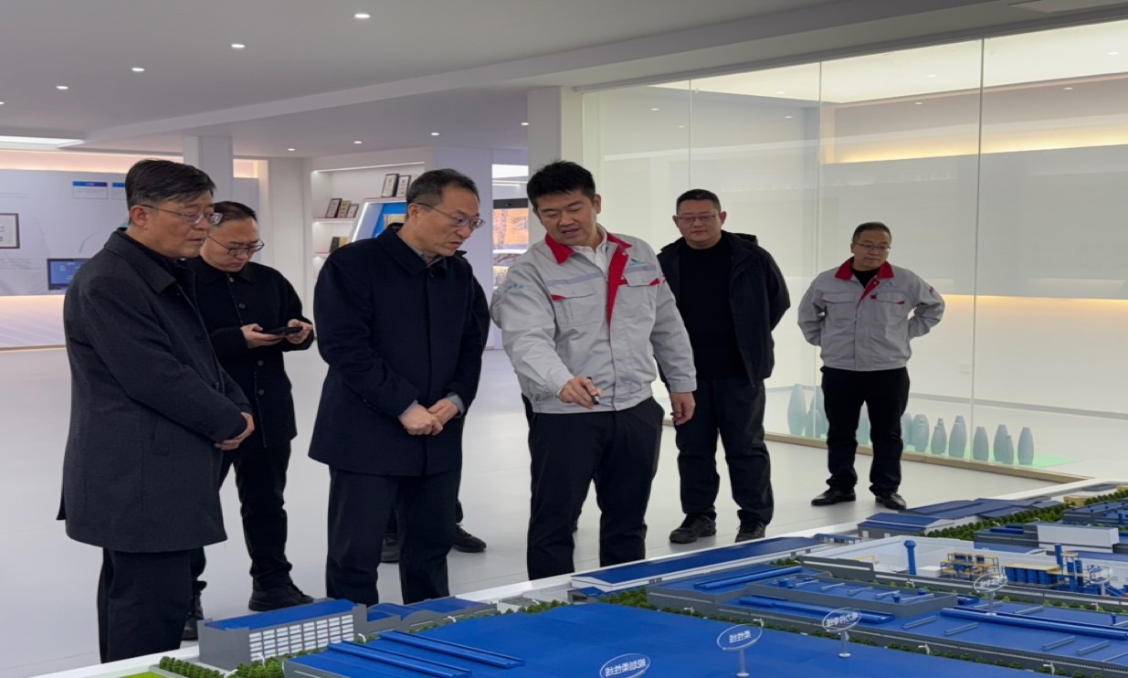 臨汾經(jīng)濟(jì)開發(fā)區(qū)黨工委書記、管委會(huì)主任白建成一行深入華翔圣德曼新能源汽車零部件產(chǎn)業(yè)園調(diào)研